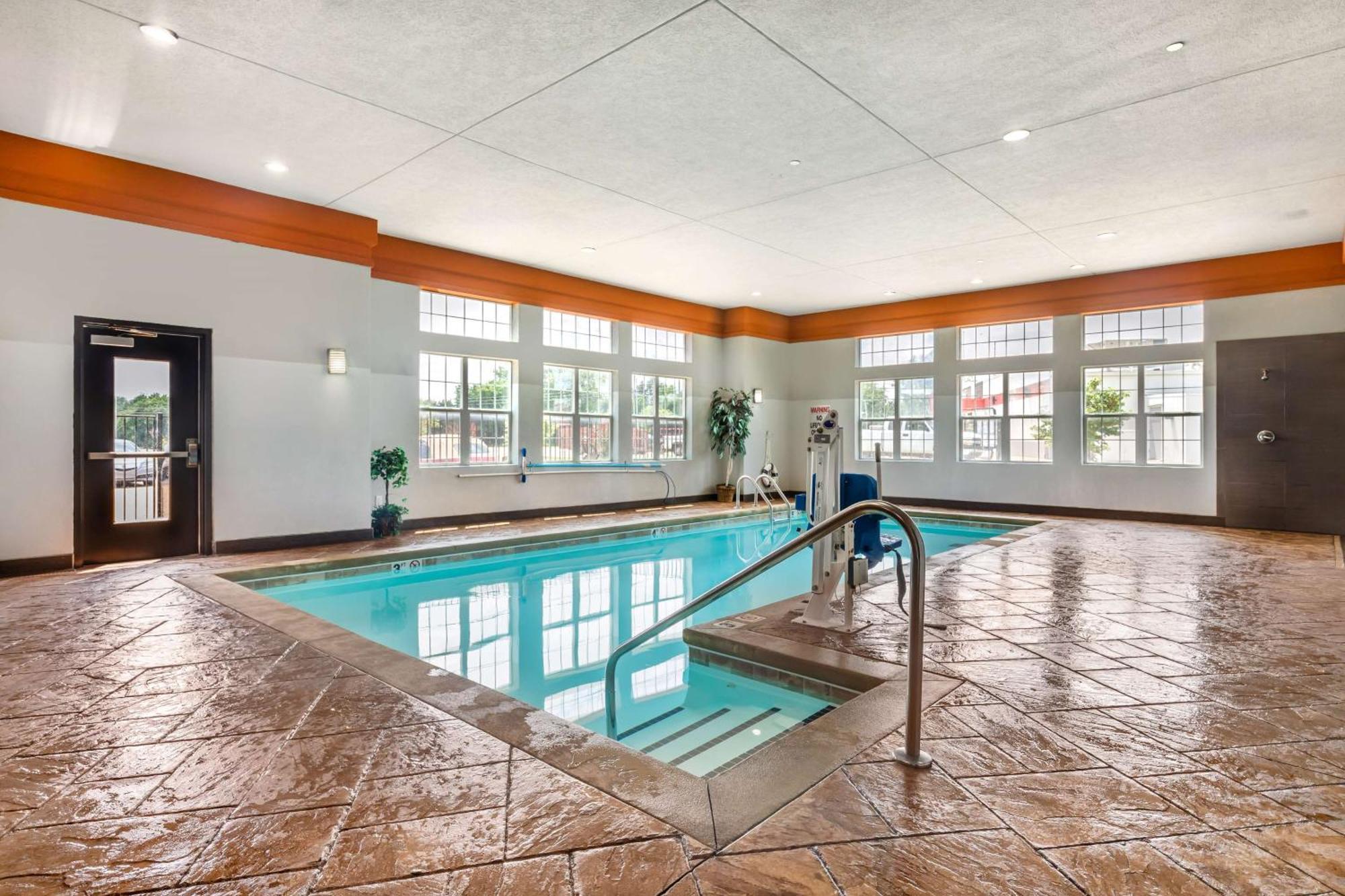 Best Western Plus Coweta'S 1St Hotel Eksteriør billede