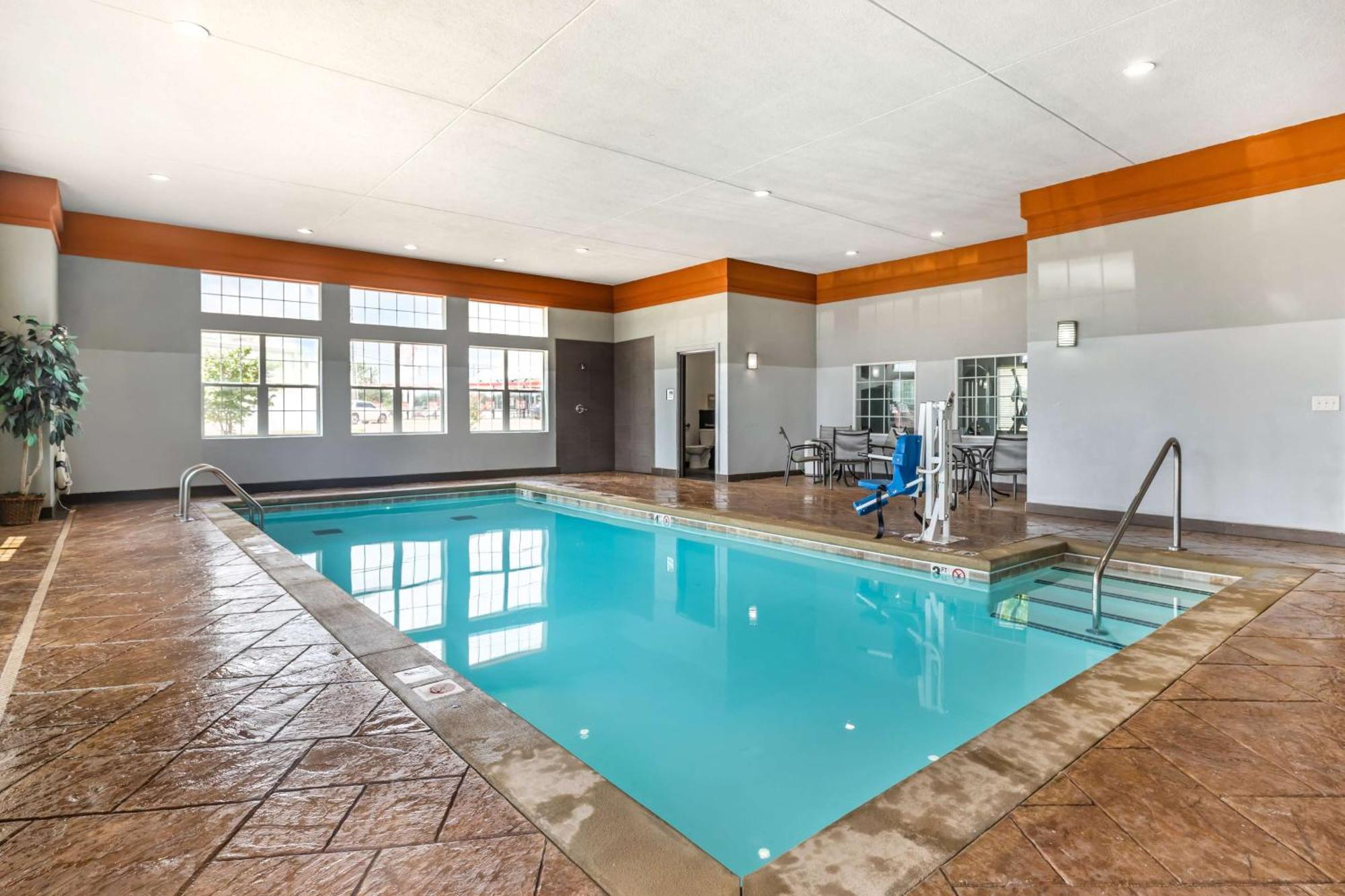 Best Western Plus Coweta'S 1St Hotel Eksteriør billede